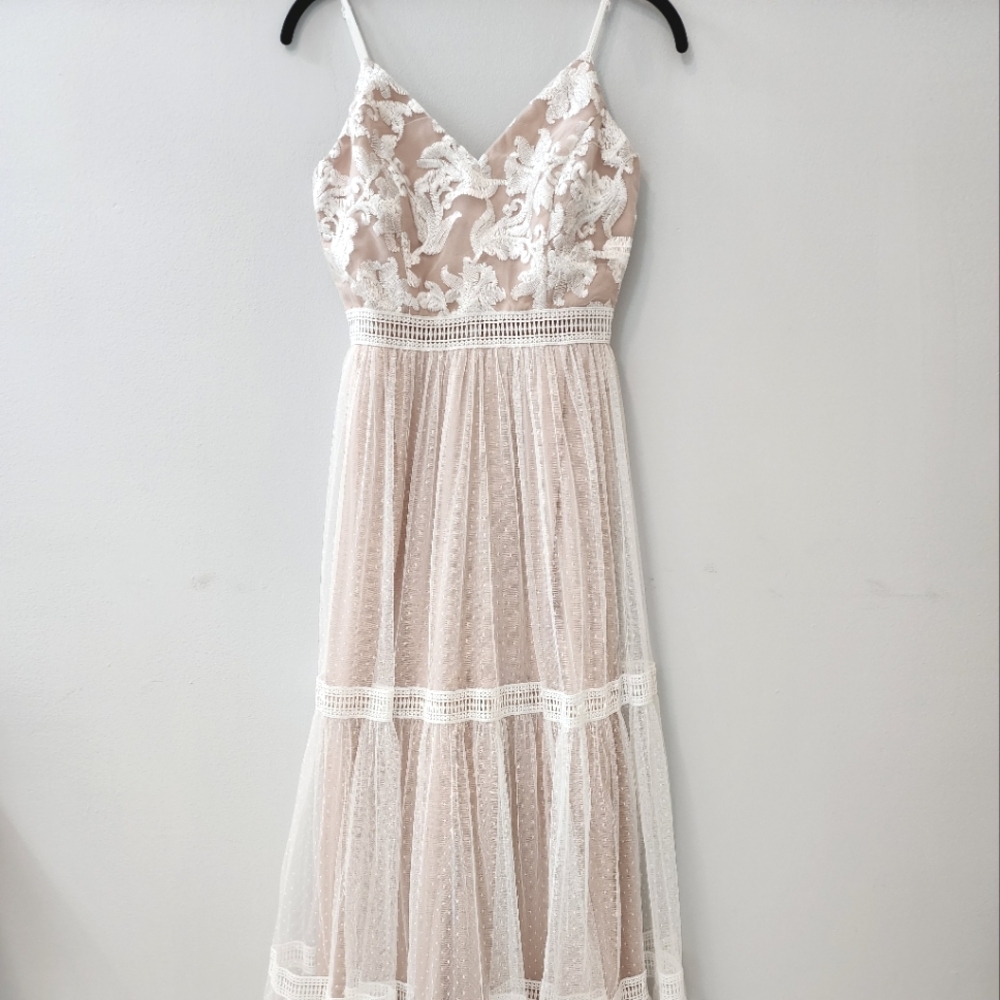Like New Lulus Cream and White Maxi Dress XS